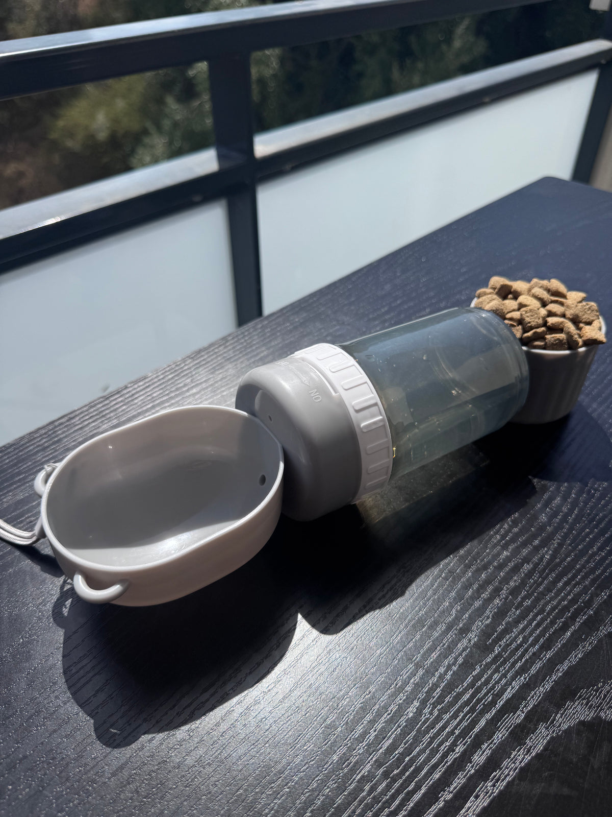 Gourde de voyage anti-fuite pour animaux — Distributeur d'eau et compartiment croquettes 2 en 1, sans BPA