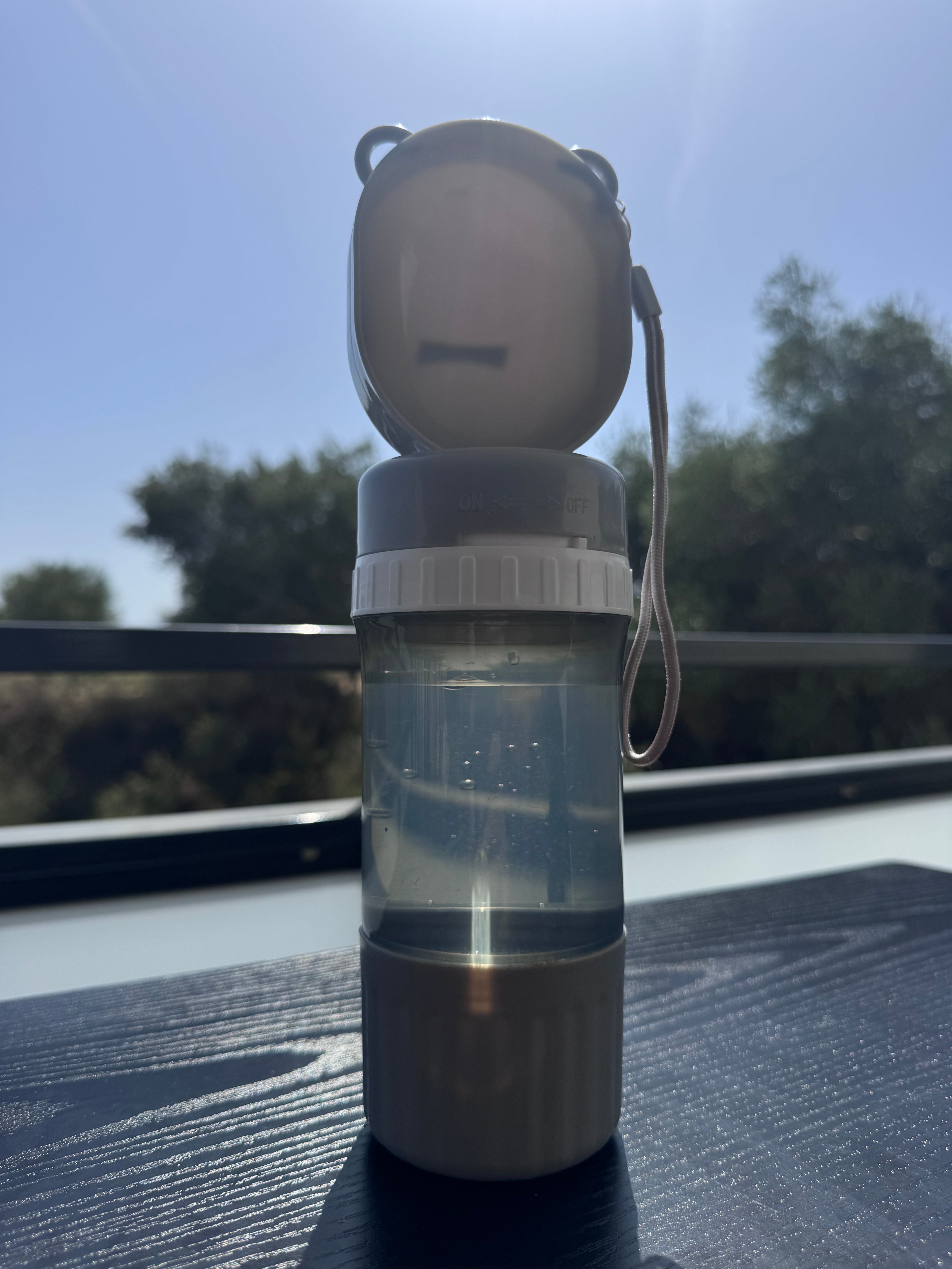 Gourde de voyage anti-fuite pour animaux — Distributeur d'eau et compartiment croquettes 2 en 1, sans BPA